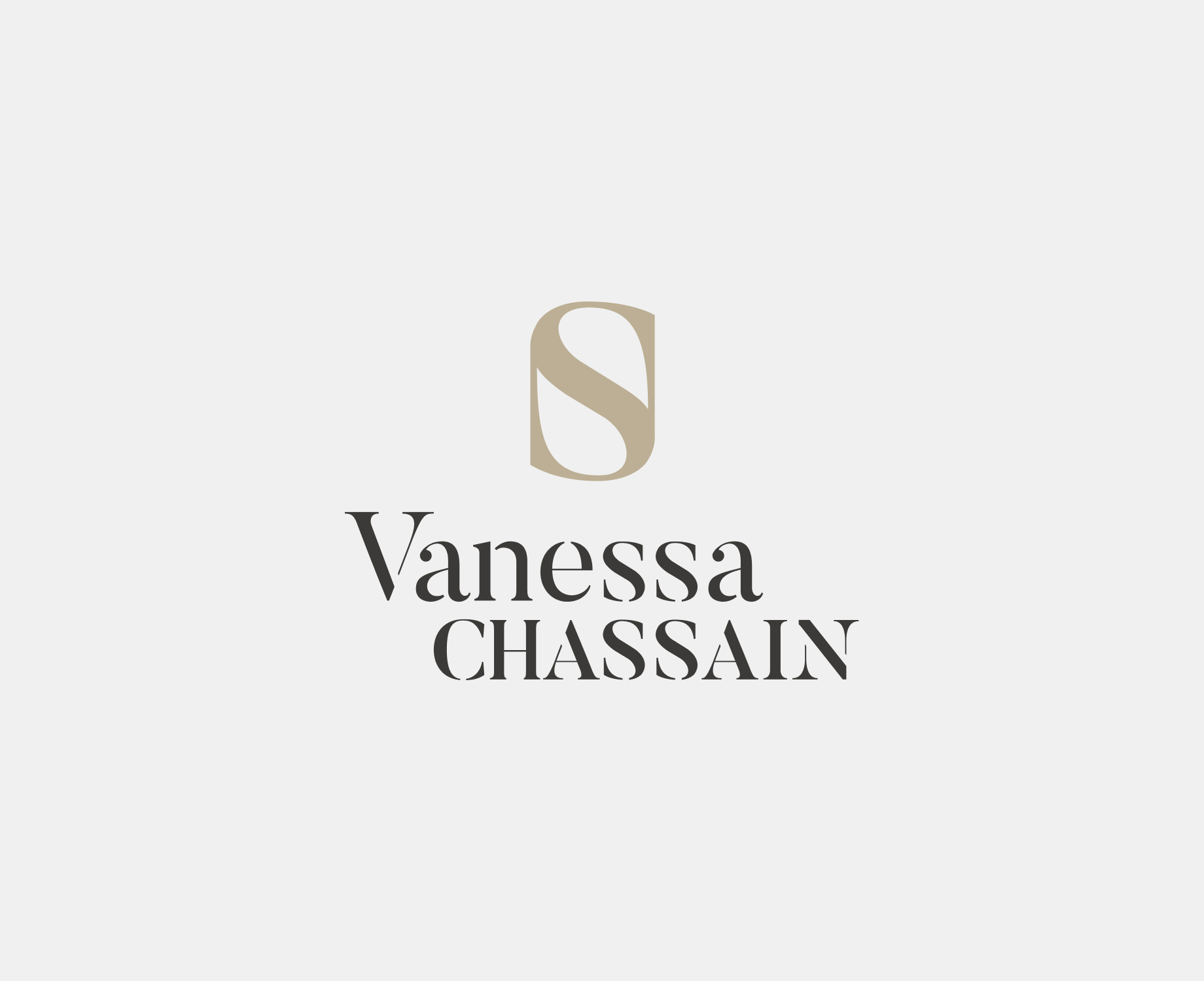 Logo de Vanessa Chassain avec comme symbole centrale un "S"